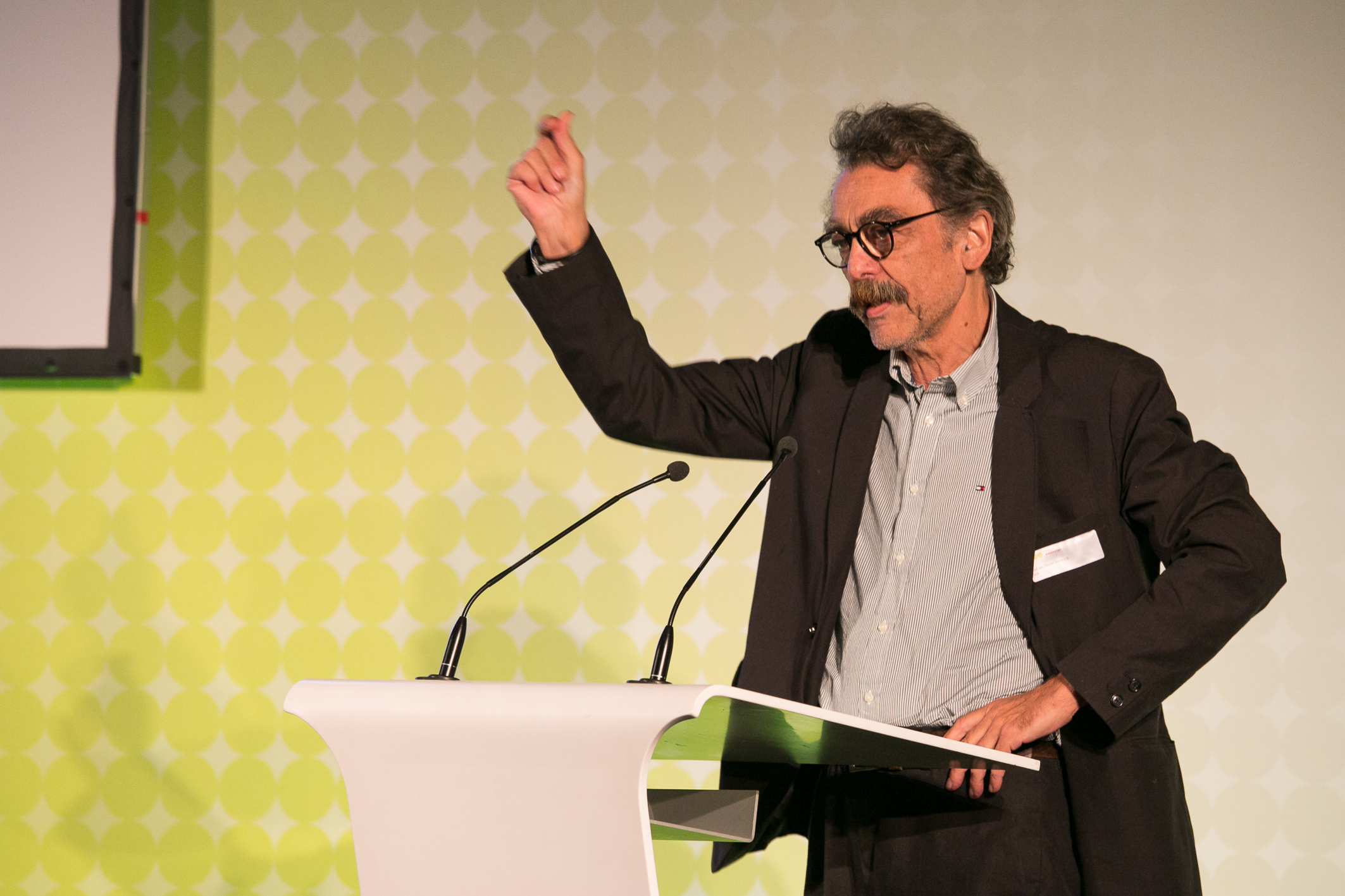 Bundespreis Ecodesign 2014 Juryvorsitzender Prof. Günter Horntrich hält die Laudatio auf VosLED