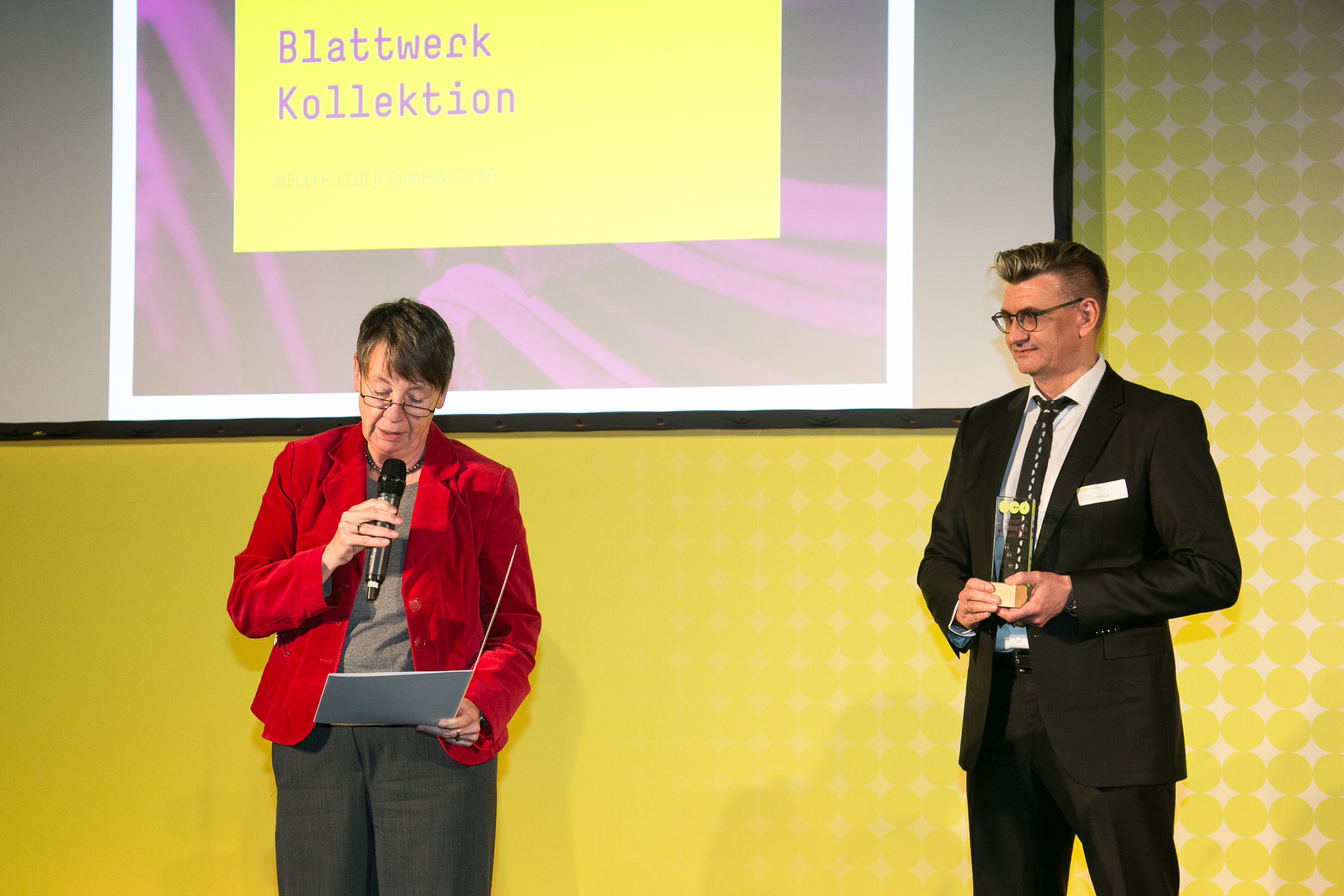 Bundespreis Ecodesign 2014 Dr. Barbara Hendricks verliest die Urkunde für den Preisträger Blattwerk