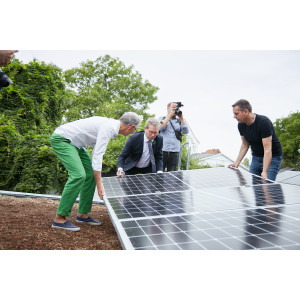 Das Bild zeigt die Nominierung der Heinz Ewald GmbH Bedachungen mit dem Projekt „Intensive Dachbegrünung - Retentionsdach als Regenwassermanagement“.