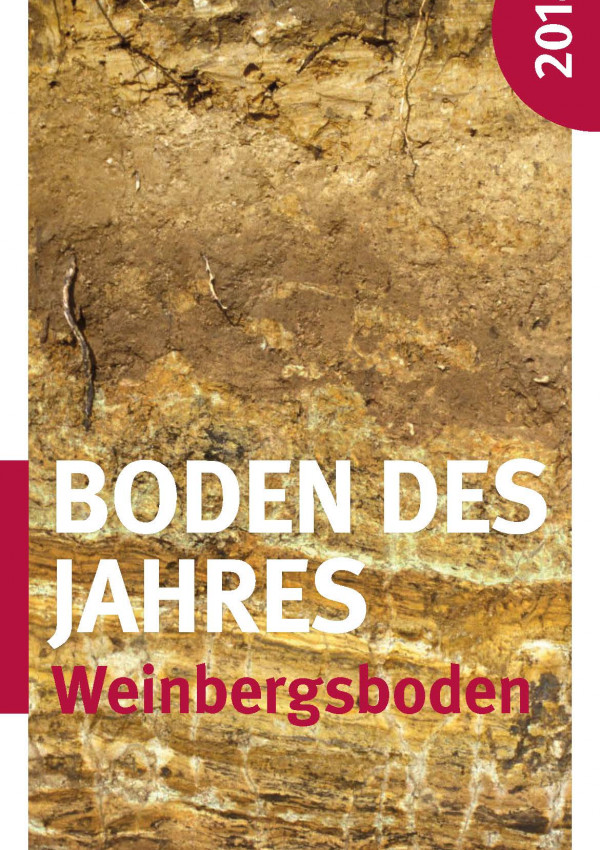 Poster "Boden des Jahres 2014 Weinbergsboden" mit einem Foto eines vertikalen Schnitts durch einen Boden, es sind verschiedene Horizonte zu sehen