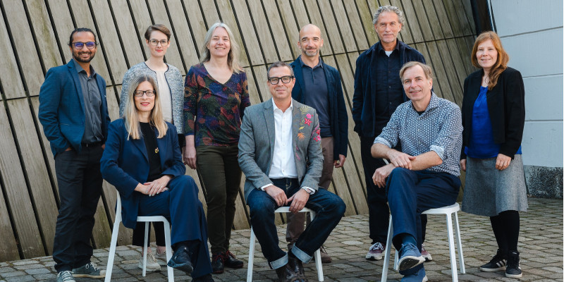 Auf dem Bild sind alle Mitglieder der Jury für den Bundespreis Ecodesign 2024 zu sehen.