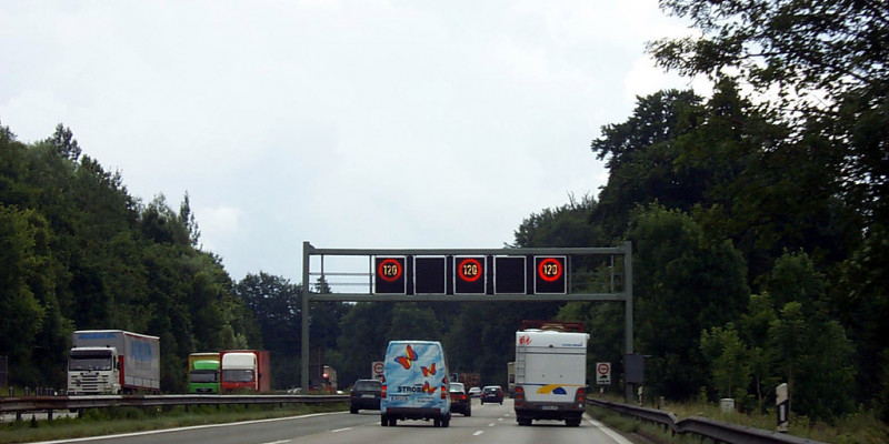 Straßen sind auch von veränderten Klimabedingungen betroffen.