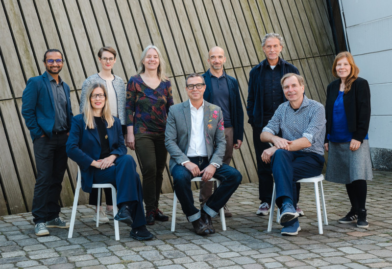 Auf dem Bild sind alle Mitglieder der Jury für den Bundespreis Ecodesign 2024 zu sehen.