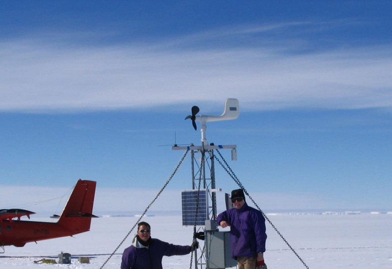 In vielen Gebieten der Antarktis sind Wetterstationen verteilt, um Klimadaten zu erfassen.