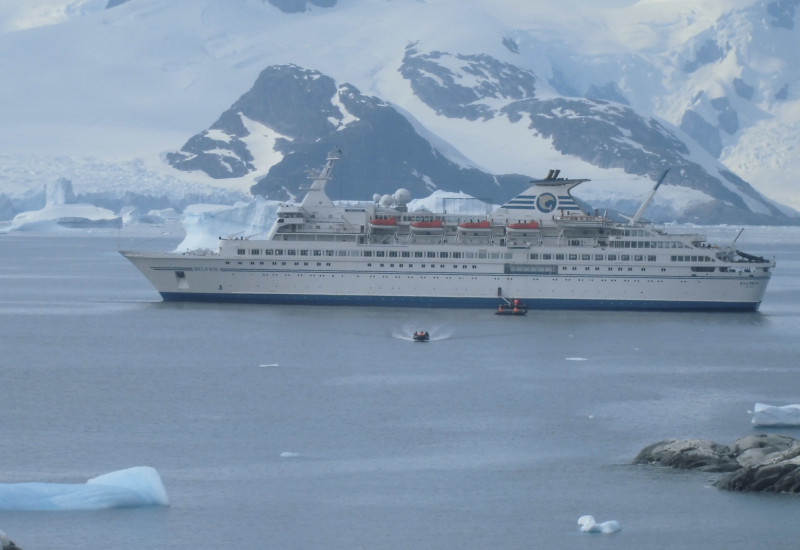 Passagierschiff in der Antarktis