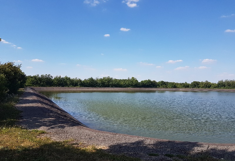 Durch Regenwasserbecken können Überflutungen verhindert werden.